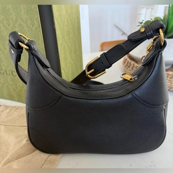 Gucci Aphrodite Black Leather Shoulder Bag with Gold Hardware - Picture 3 of 8